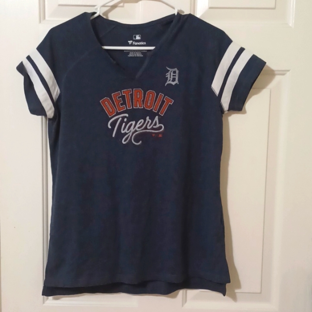 Gray Tiger shirt size small